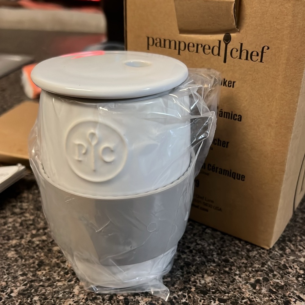 NIB Pampered Chef Ceramic Egg Cooker